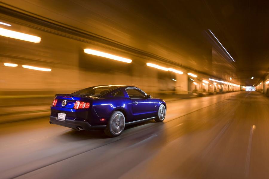  Ford Mustang GT 2010 года  (фото 170 из 213)
